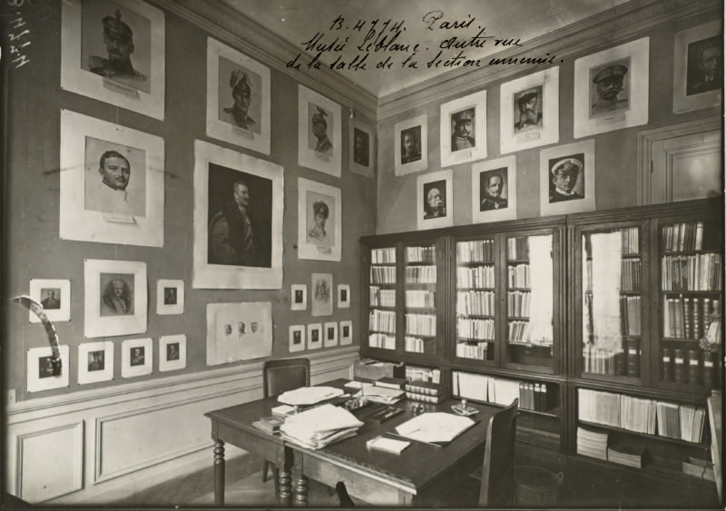 Section photographique des armées, Musée Leblanc, Paris : autre vue de la salle de la section ennemie, [1917]