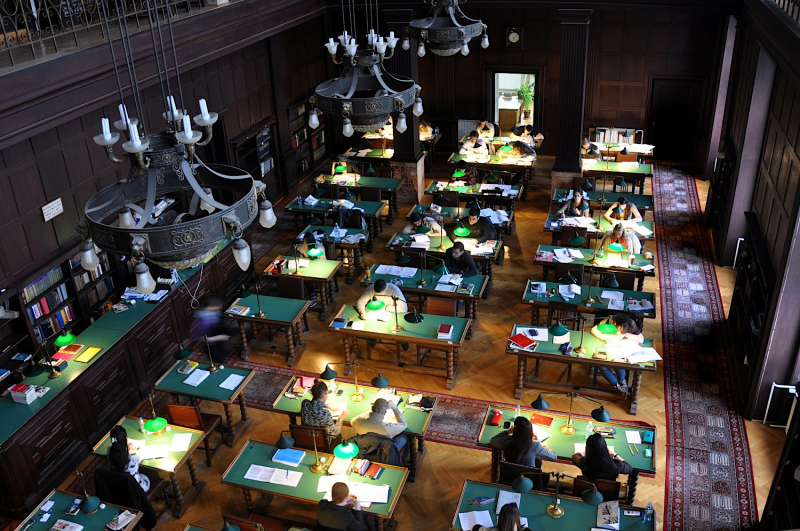 La salle de lecture de la bibliothèque
            universitaire Svetozar Markovi de Belgrade.