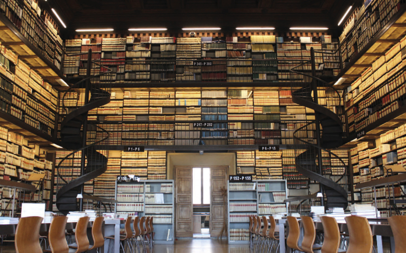 La salle des périodiques de la bibliothèque.