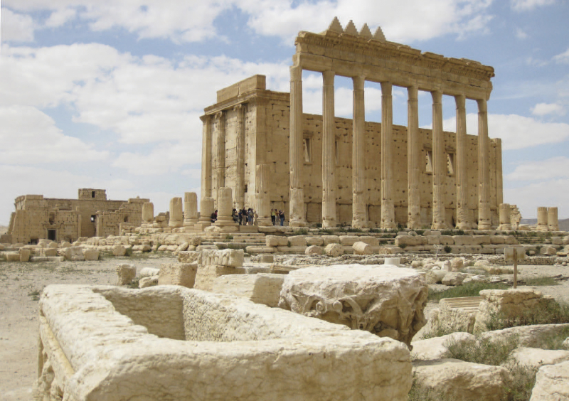 #NewPalmyra collecte les photos des internautes antérieures à la destruction du site afin de pouvoir reconstituer virtuellement le patrimoine culturel de Palmyre. Pour l’instant, seuls les temples de Baalshamin et de Bel sont proposés en modélisation 3D (source : https://pixarcinfo.hypotheses.org/127)