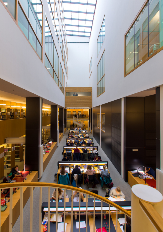 Zone de travail à la « Campus-Bibliothek »