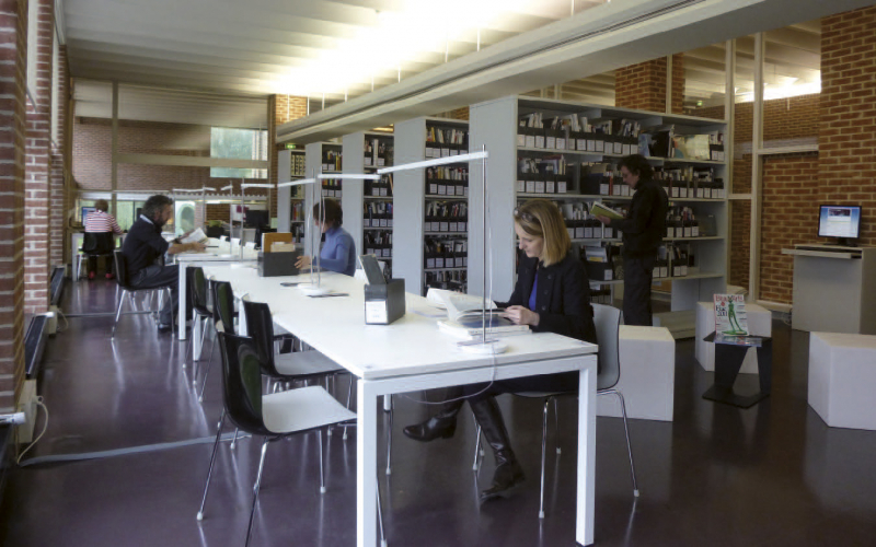 La salle de consultation de la bibliothèque