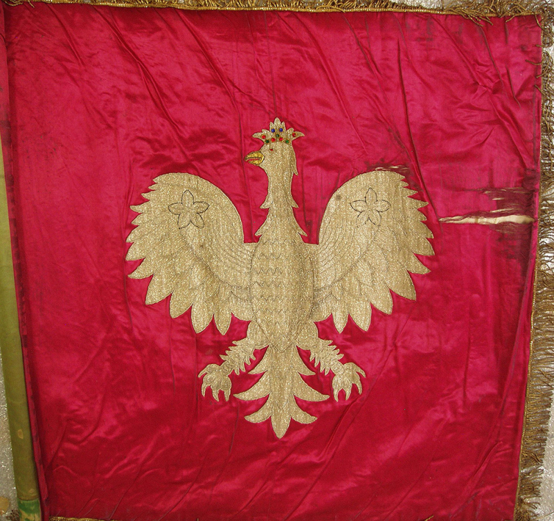 Figure 1. – Les emblèmes nationaux polonais au verso d’une bannière associative.