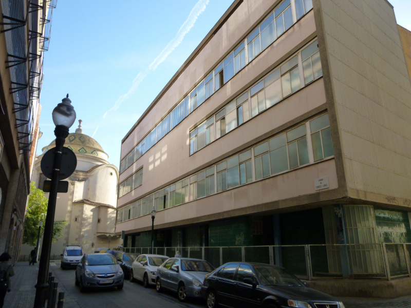 Ill. 3 : Vue de la façade nord de l’ancien dispensaire antituberculeux (vue depuis la rue Torres Amat), 2014, Barcelone