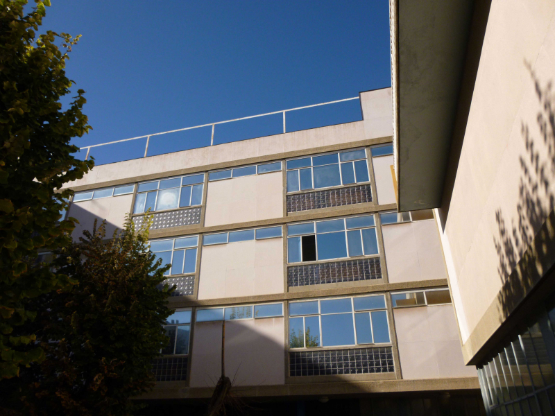 Ill. 4 : Fenêtres côté sud de l’ancien dispensaire antituberculeux (vue depuis le jardin), 2014, Barcelone