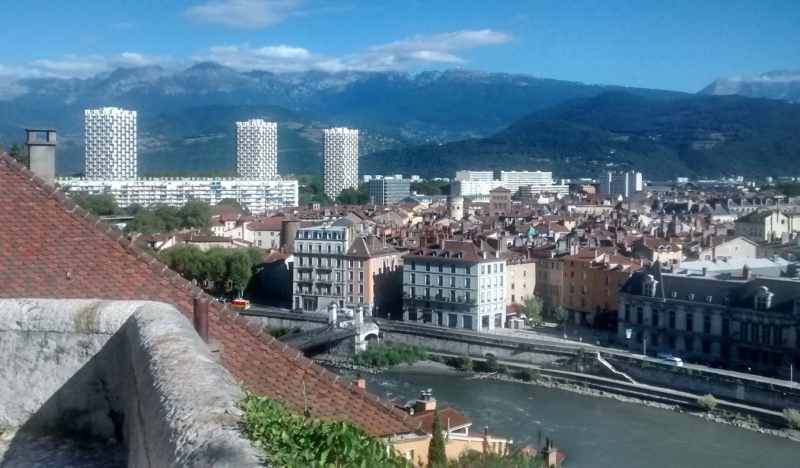 Vue de Grenoble depuis les pentes de la Bastille