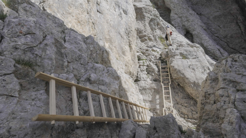 CArMo mise en place des échelles de bois sur les parois du Mont Aiguille, voie des Tubulaires, 19 et 20 juin 2022